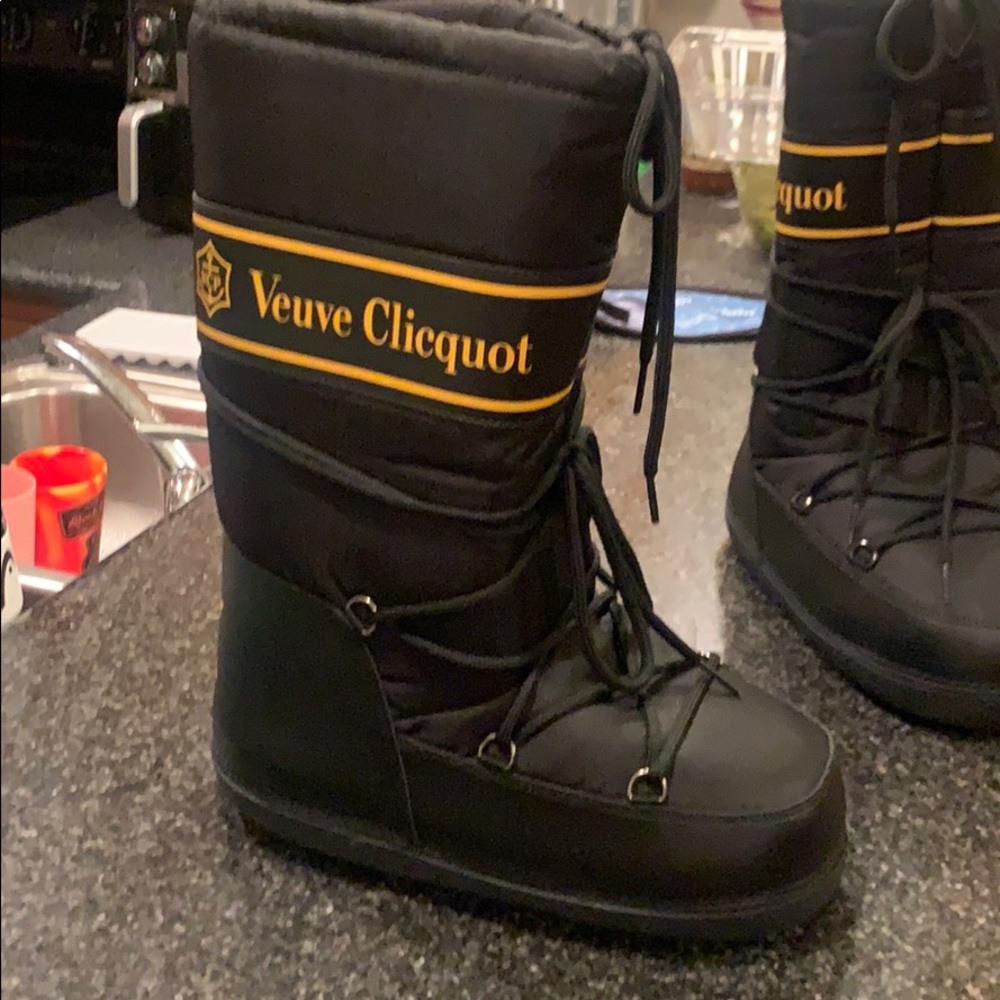 Moon boots (vueve clicquot) edition